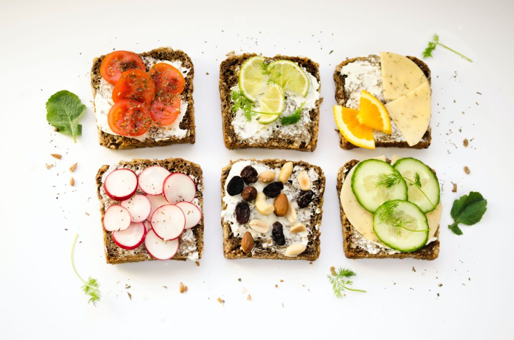 Whoelmeal toast with various toppings