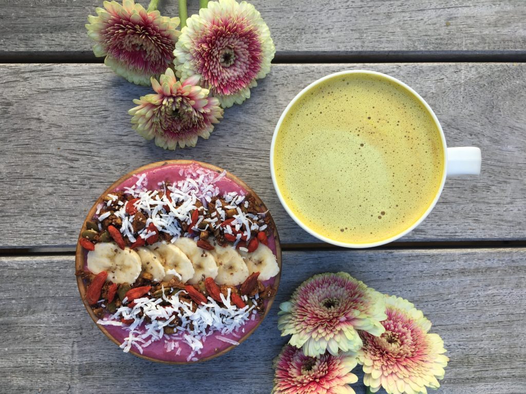 Smoothie bowl and latte