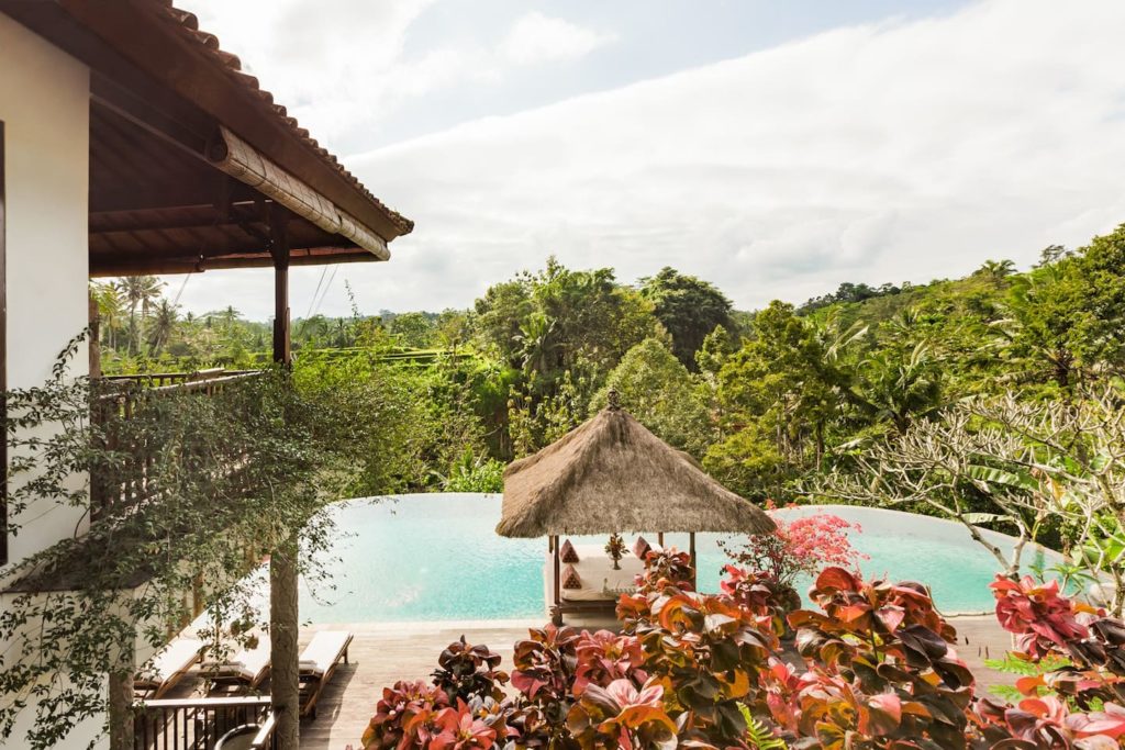Swimming pool overlooking the jungle in Villa Bayad, a luxury airbnb in Bali